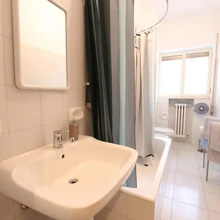 _ Cavour 156 & Savoia _ 3* Бари