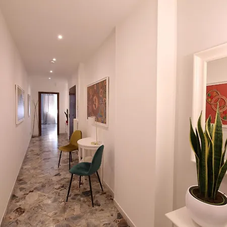 _ Cavour 156 & Savoia _ Гостевой дом Бари