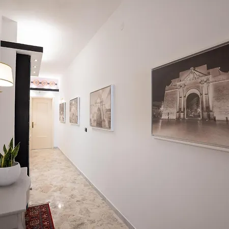 Гостевой дом _ Cavour 156 & Savoia _ 3*