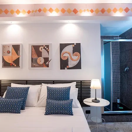 _ Cavour 156 & Savoia _ 3* Бари