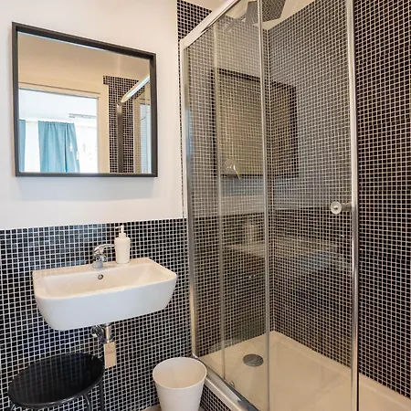 _ Cavour 156 & Savoia _ Гостевой дом Бари