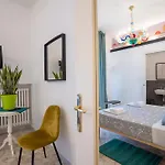 Guest house _ Cavour 156 & Savoia _ 3*