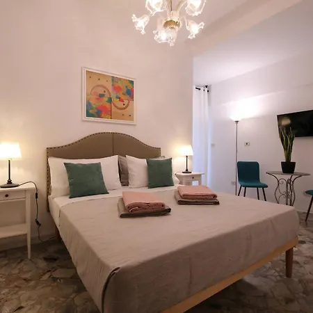 Guest house _ Cavour 156 & Savoia _ 3*