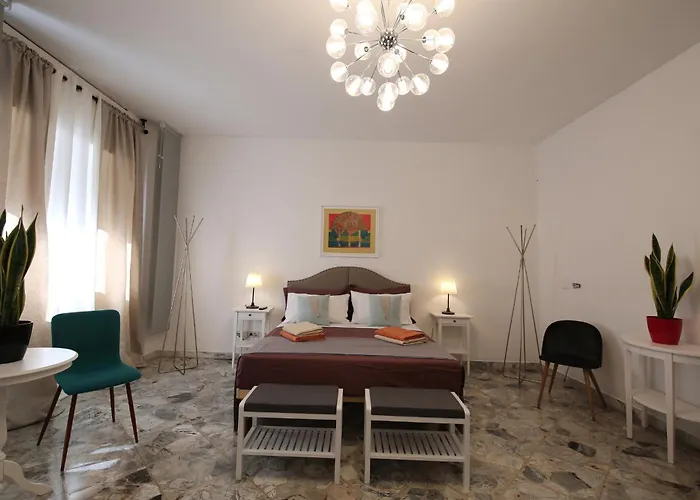 _ Cavour 156 & Savoia _ Affittacamere