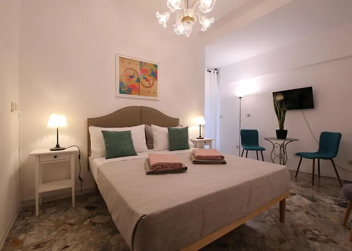 Affittacamere _ Cavour 156 & Savoia _ 3*