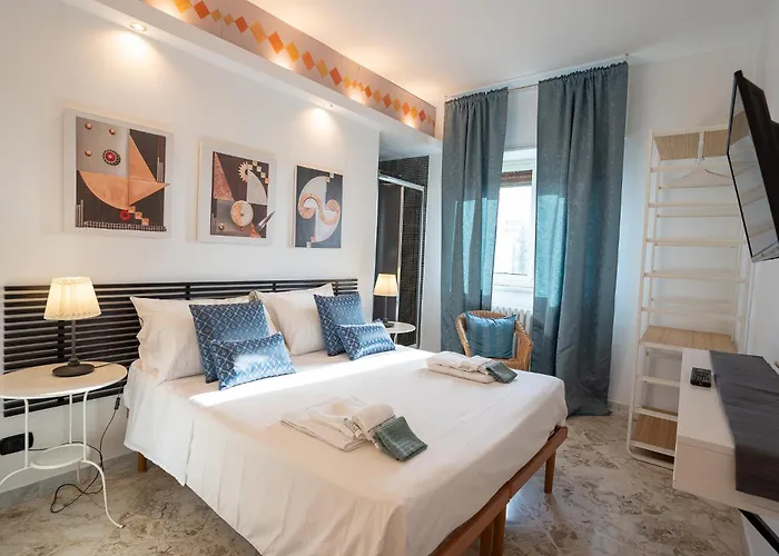 Affittacamere _ Cavour 156 & Savoia _