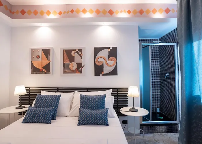 _ Cavour 156 & Savoia _ 3* Bari