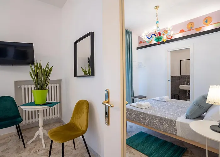 Affittacamere _ Cavour 156 & Savoia _ 3*